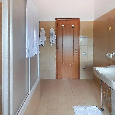 Lovely In With Kitchen Apartment *