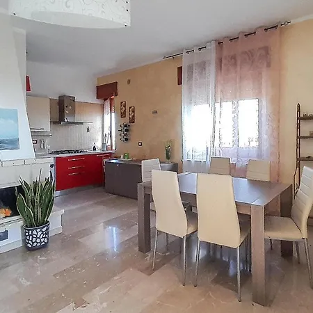Lovely In With Kitchen Apartment *